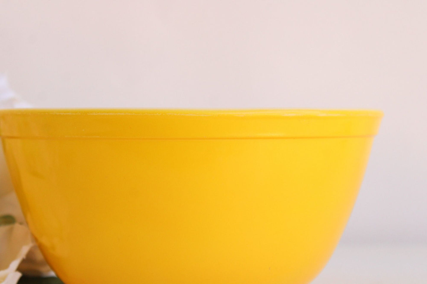 Vintage 1960s 1970s Pyrex #402 Yellow Daisy Mixing Bowl, 1.5 Quart