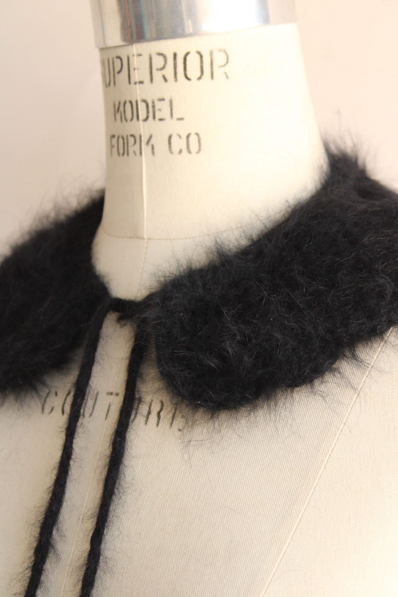 Vintage 1950s Black Knit Angora or Mohair Removable Collar With Tie