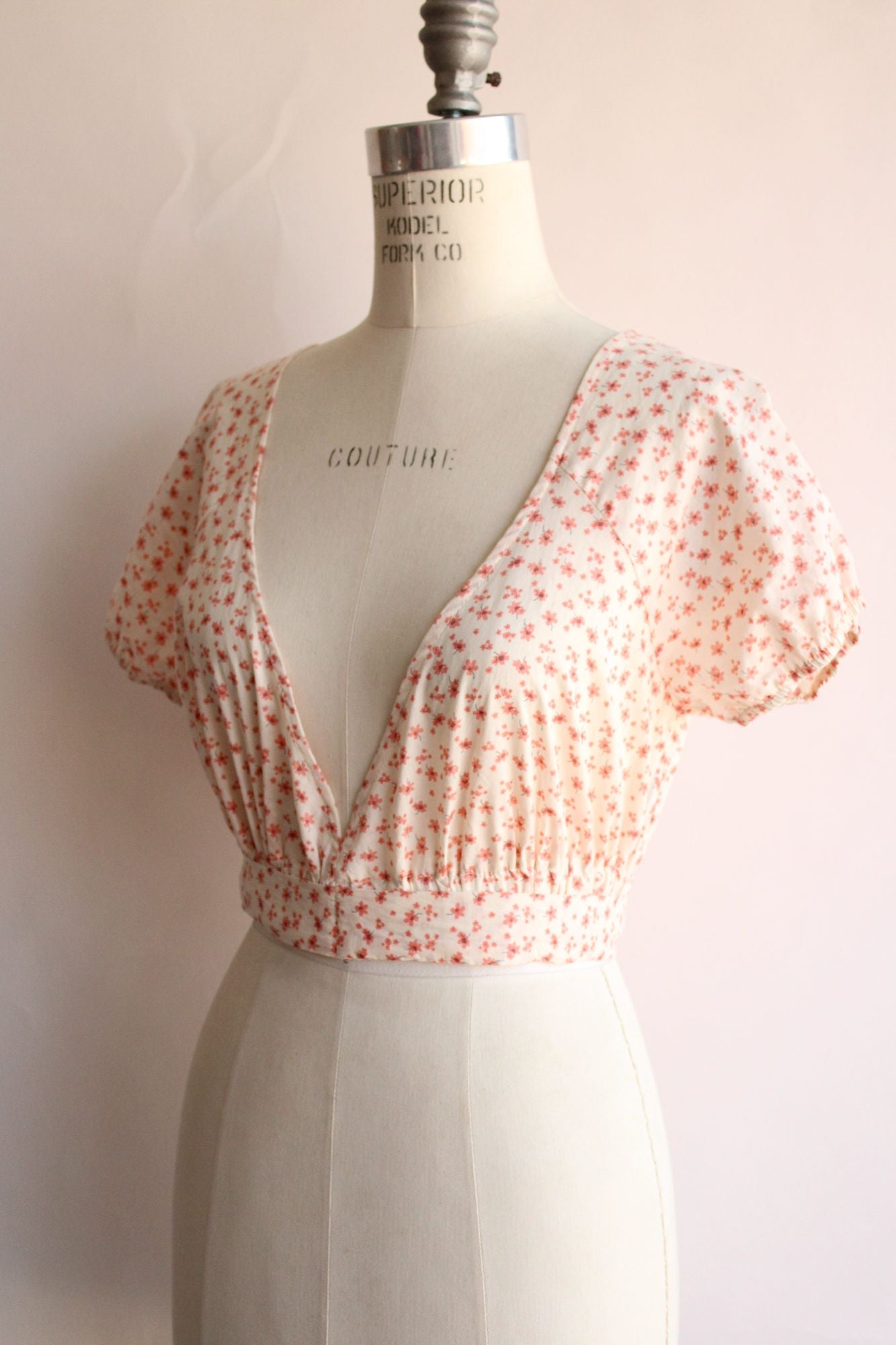 Tillys Womens Crop Top, NWT, Size Large, Coral and Cream Floral, Tie Waist, New