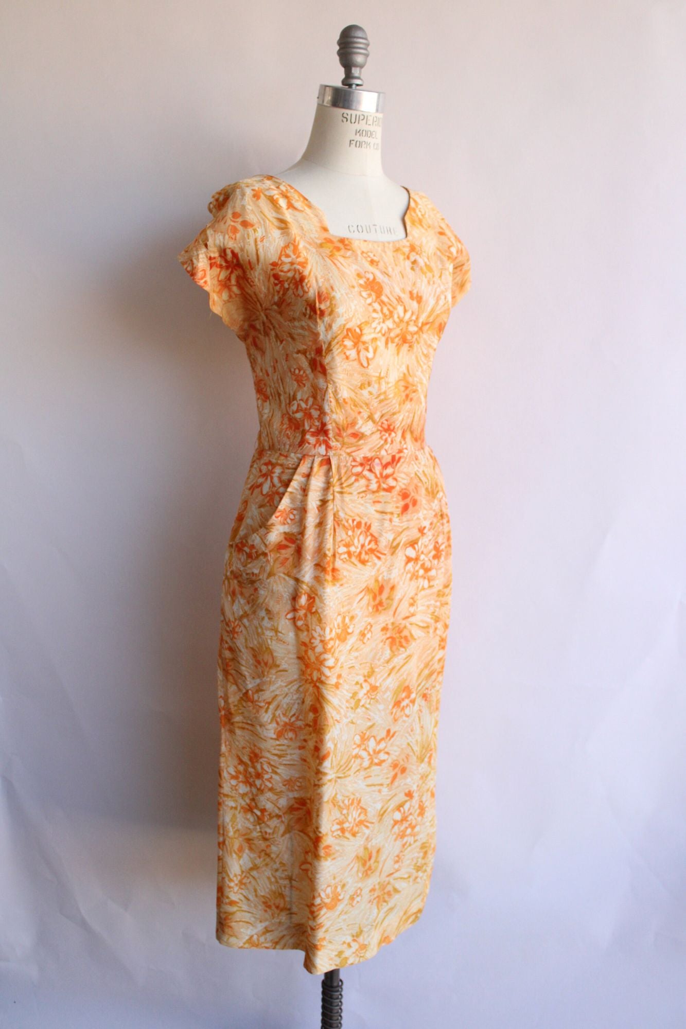 Vintage 1940s 1950s Volup Dress with Pockets in an Orange and Yellow Wildflower Print
