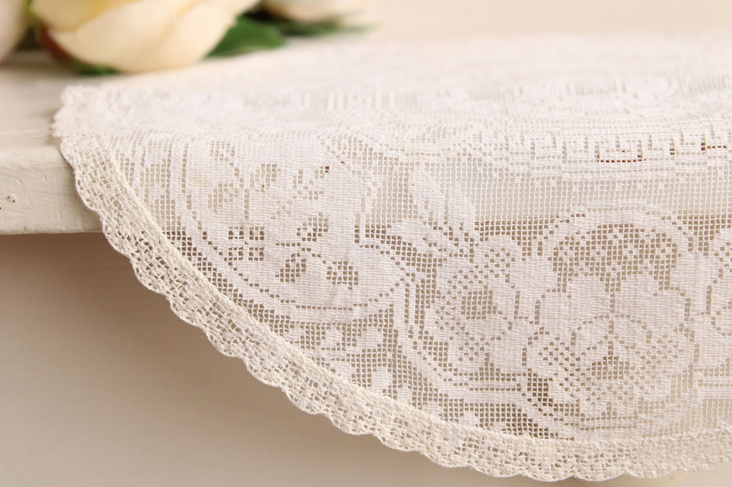 Vintage 1940s 1950s Round White Floral Lace Doily