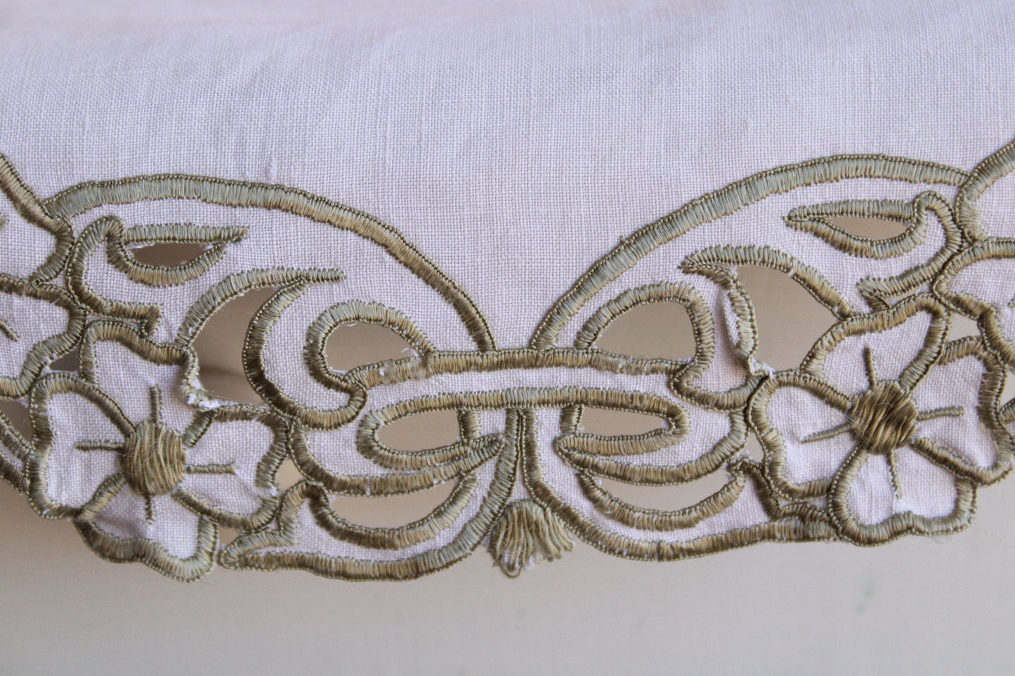 Vintage 1960s Off White Linen With Green Embroidered Flowers Doily
