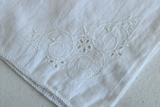 Vintage 1940s 1950s White Embroidered Linen Hankie