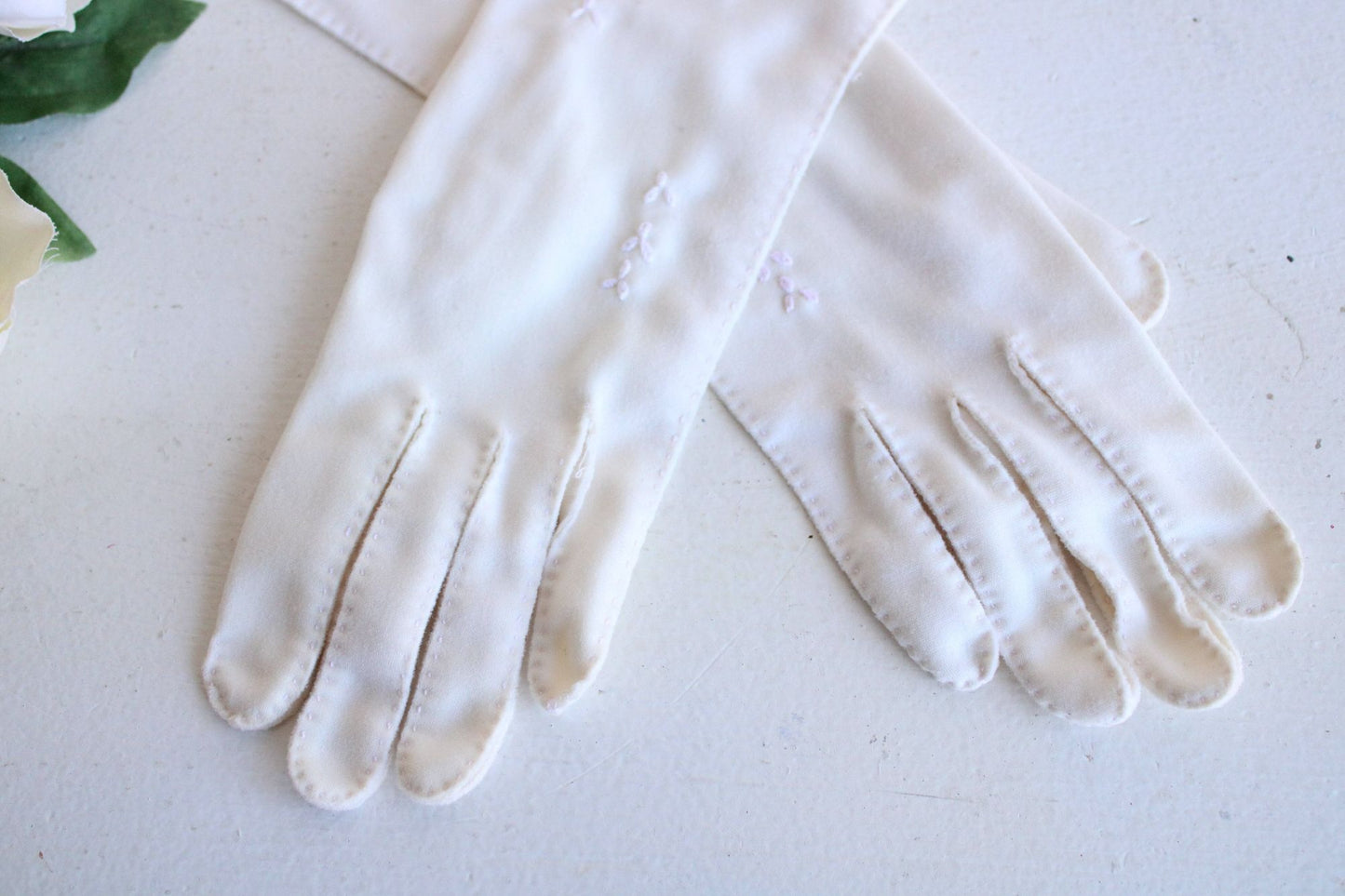 Vintage 1950s 1960s Purple Embroidered Elbow Length Cotton Gloves