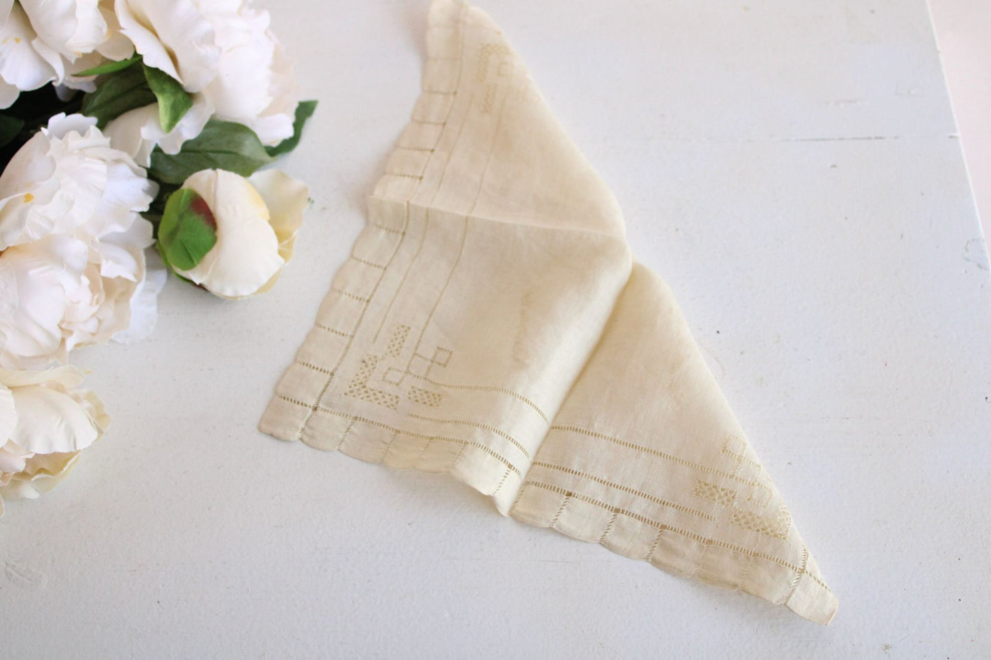Vintage 1940s  Ivory Linen Natural Plant Hand Dyed Hankie