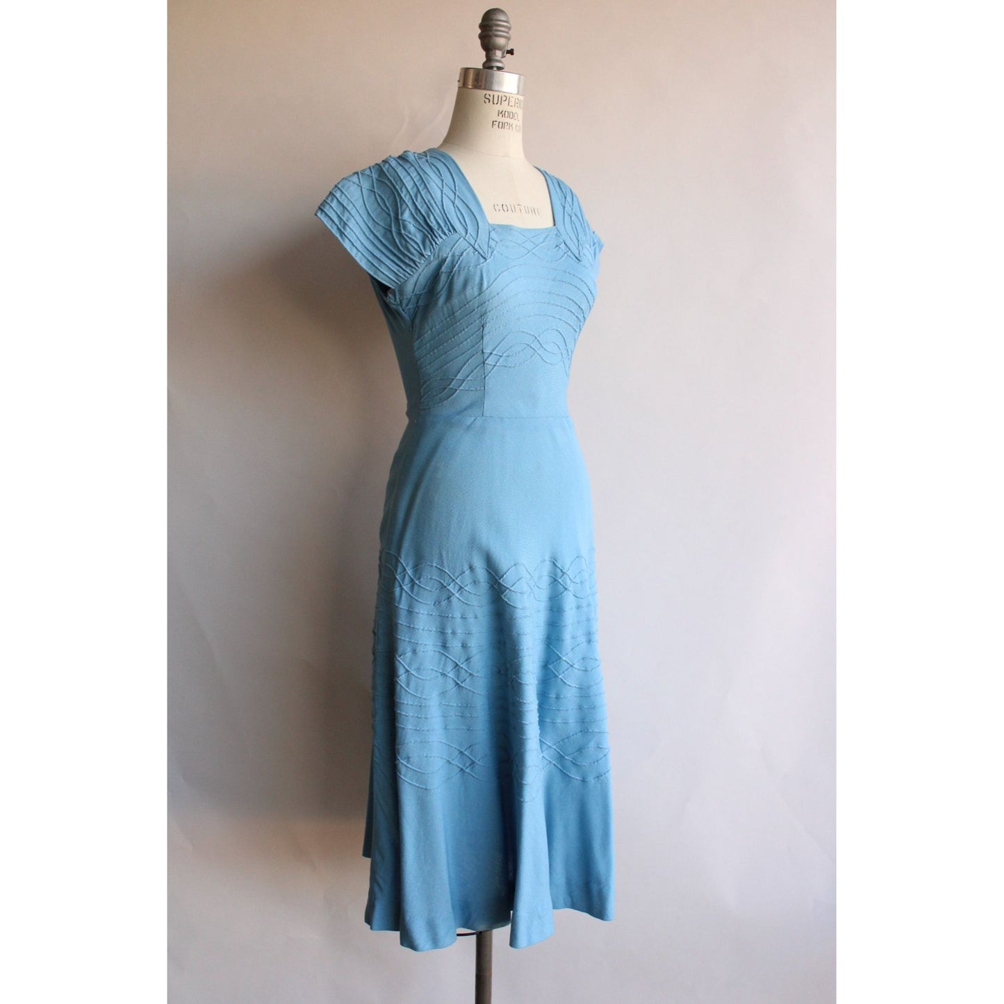 Vintage 1940s 1950s Dress / Sky Blue Woven Cotton  with Keyhole Back