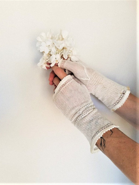 Antique Ivory Silk Lace Fingerless Gloves