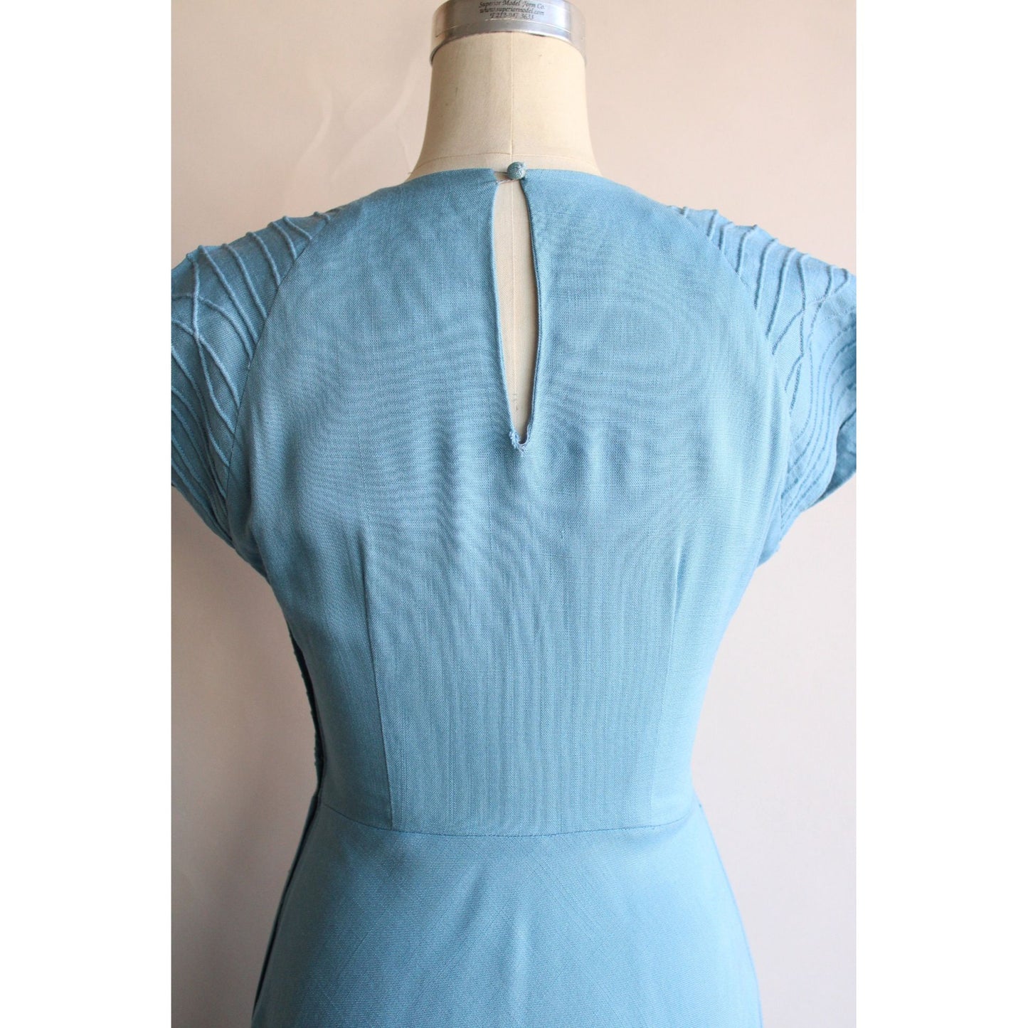 Vintage 1940s 1950s Dress / Sky Blue Woven Cotton  with Keyhole Back