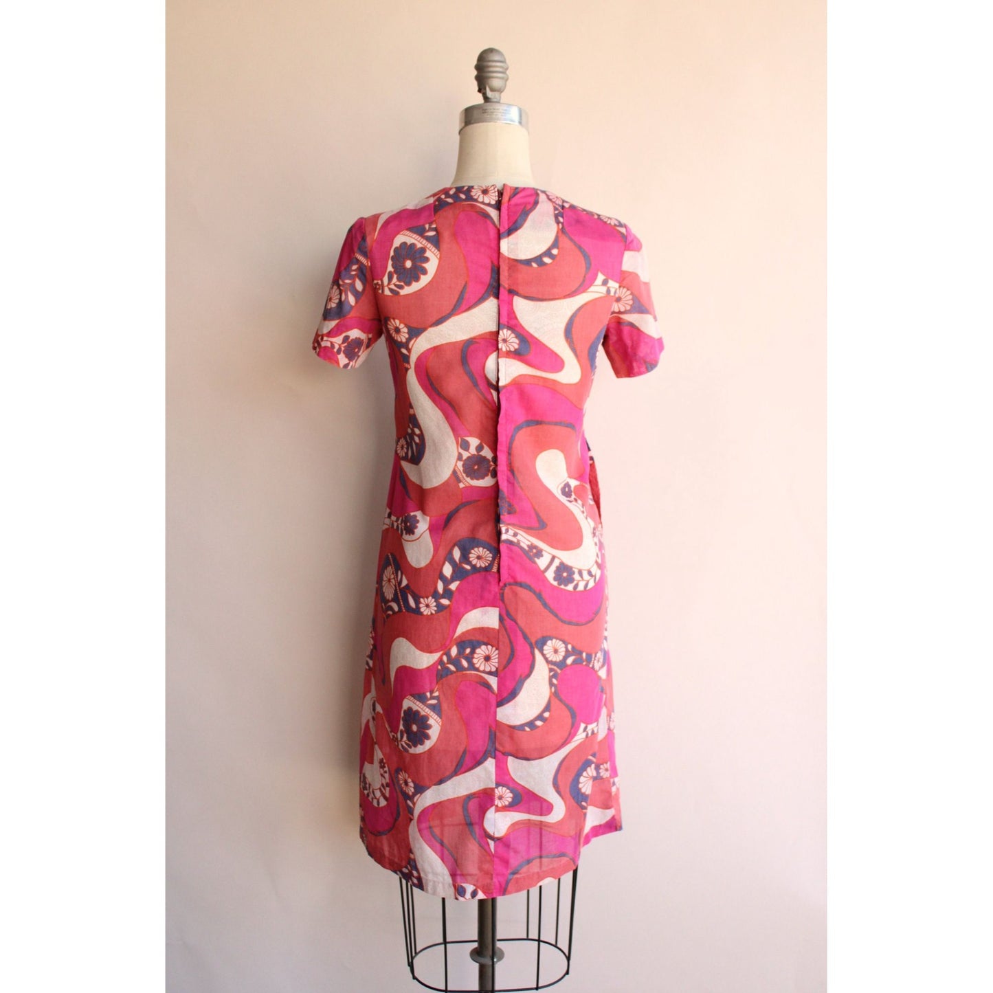 Vintage 1960s Hawaiian Floral Print Tiki Dress