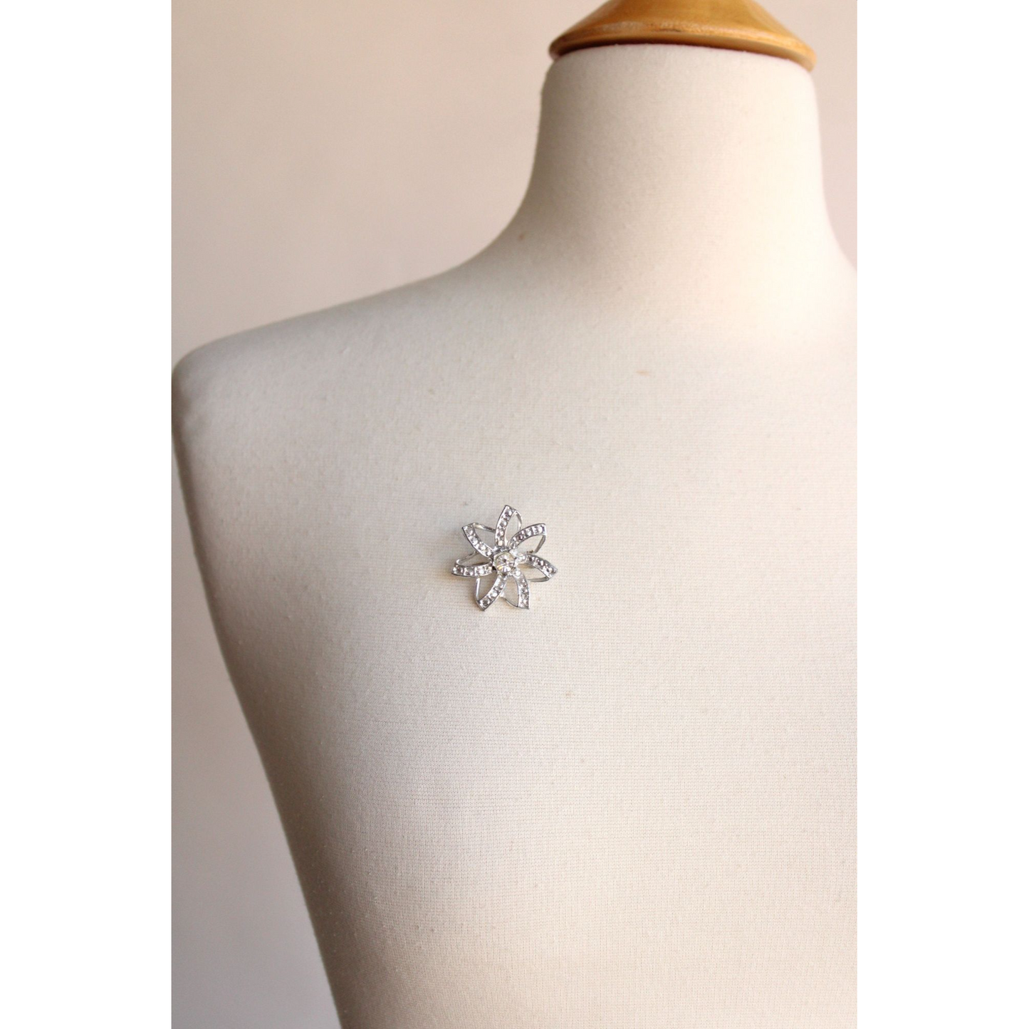 Vintage 1950s 1960s Flower Pin
