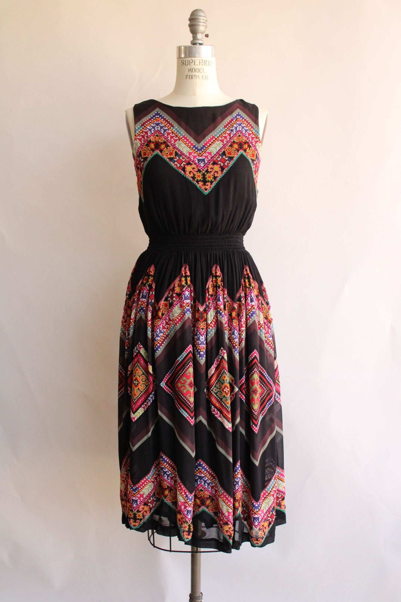 Tanvi Kedia Womens Dress, Size 6, Keyhole Back, Boho Folk Style Embroidery Tanvi Kedia Womens Dress, Size 6, Keyhole Back, Boho Folk Style Embroidery