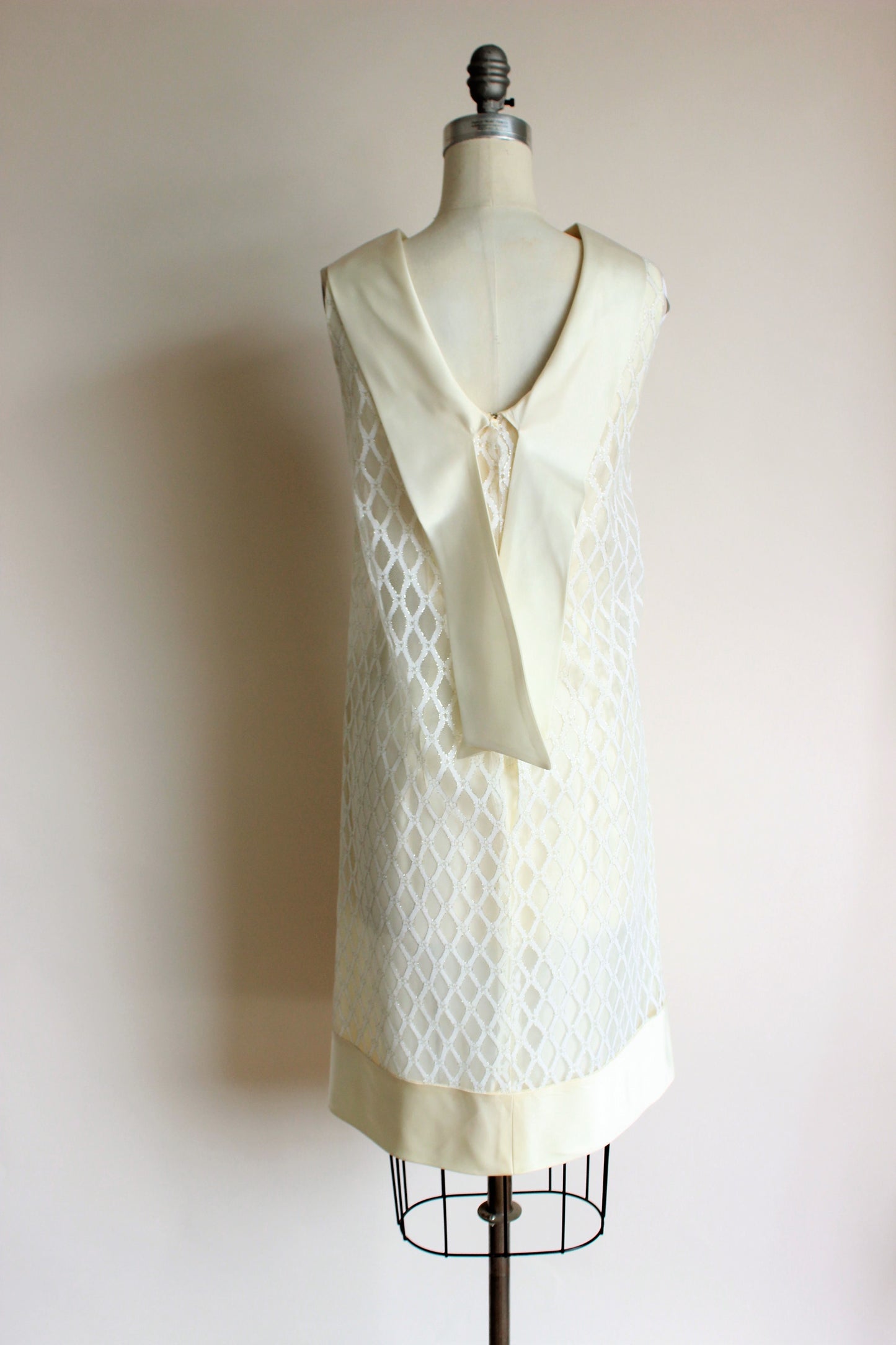 Vintage 1960s White Lace Dress