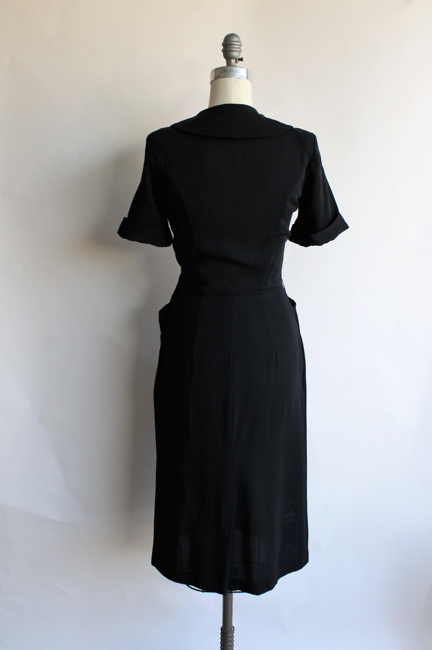 Vintage 1940s Rayon Crepe Dress with Pockets, Keyhole Neck and Peter Pan Collar