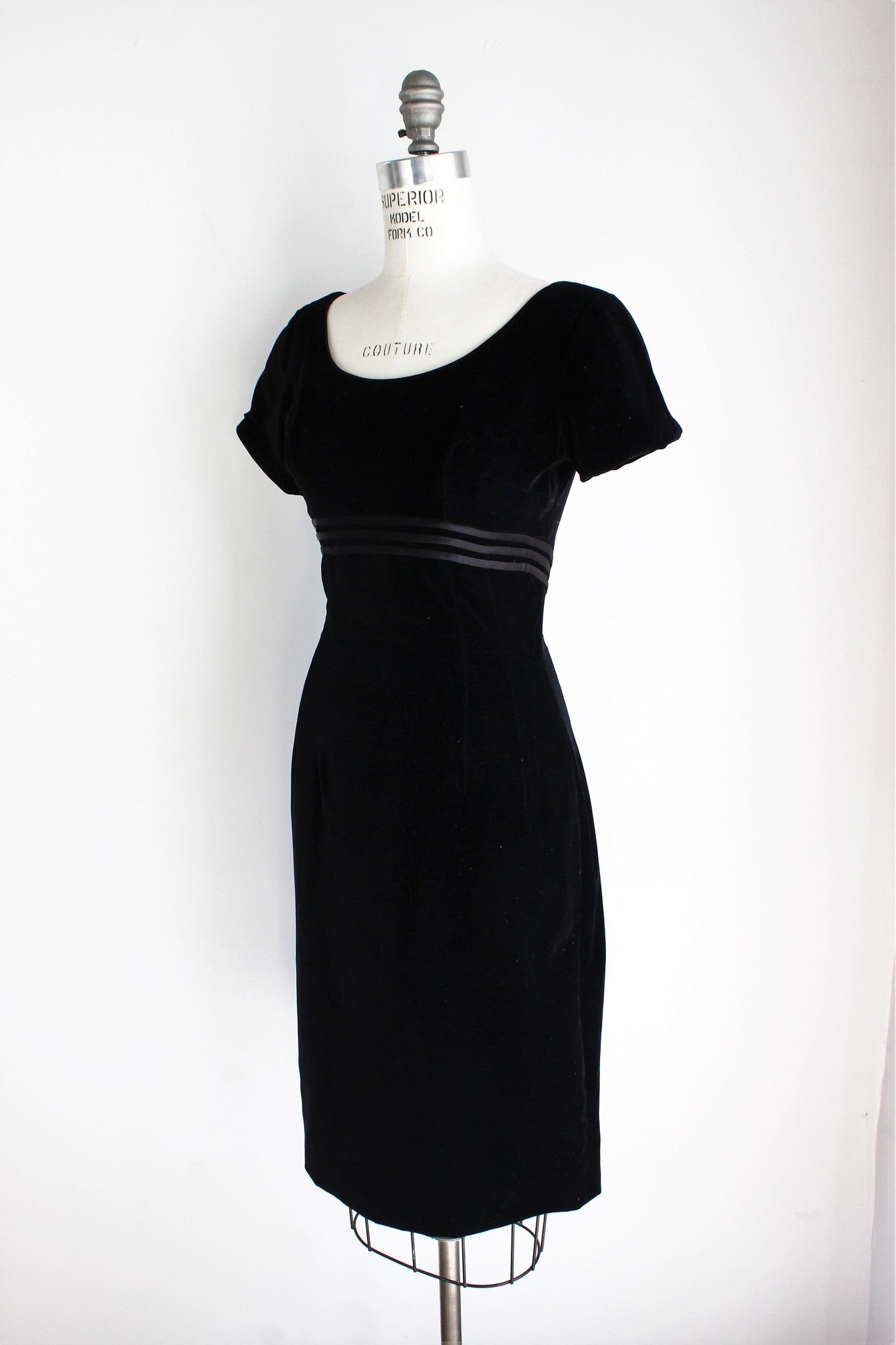 Vintage 1960s Black Velvet Wiggle Dress / Sue Brett Junior