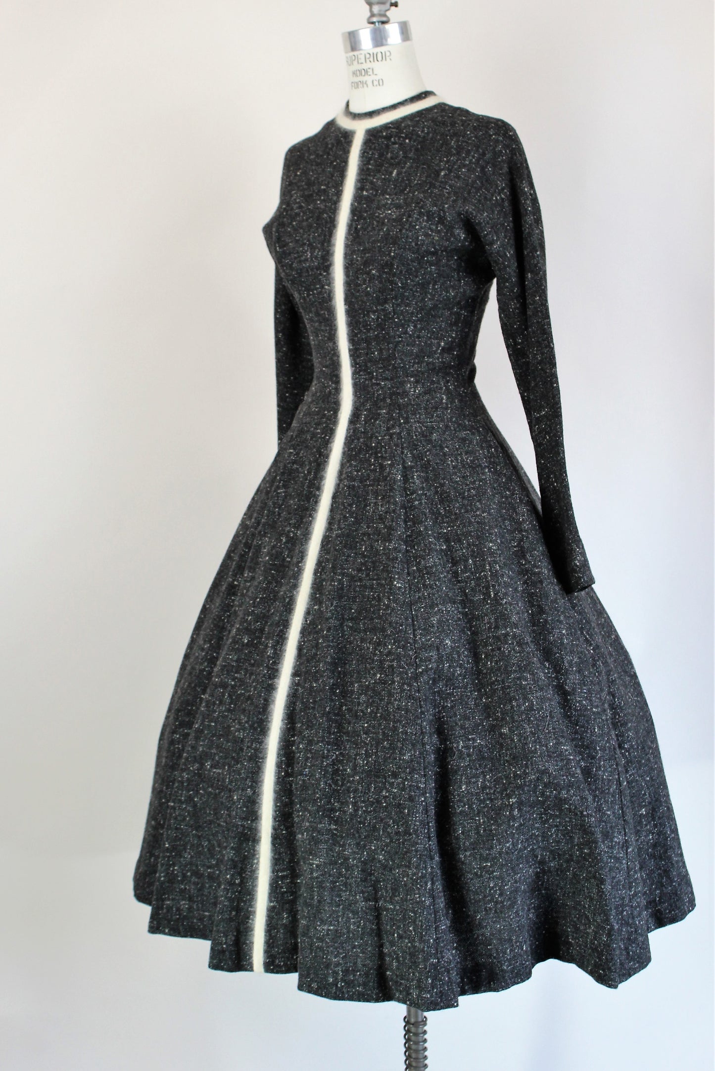 Vintage 1950s Beldon Cann New Look Gray Tweed Dress With Pockets And Angora Trim