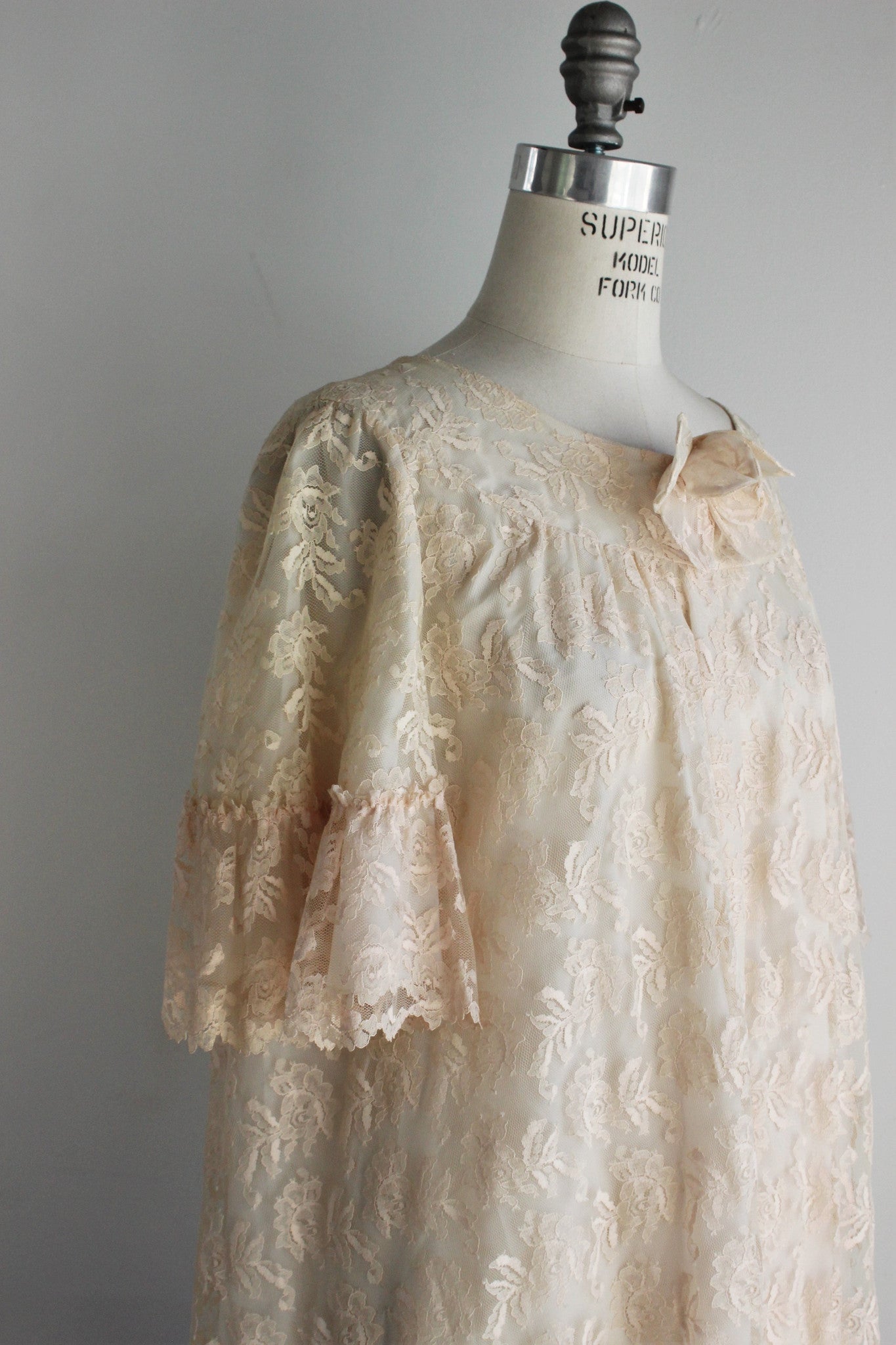 Vintage 1940s Ivory Lace Robe From Bullock's Wilshire