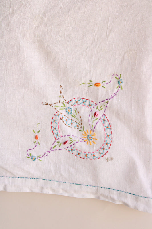 Vintage 1950s Embroidered Linen Tablecloth