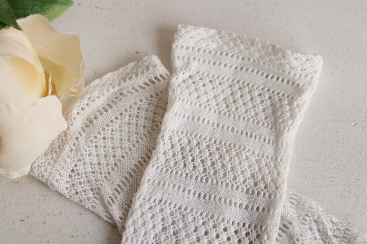Antique White Lace Gloves