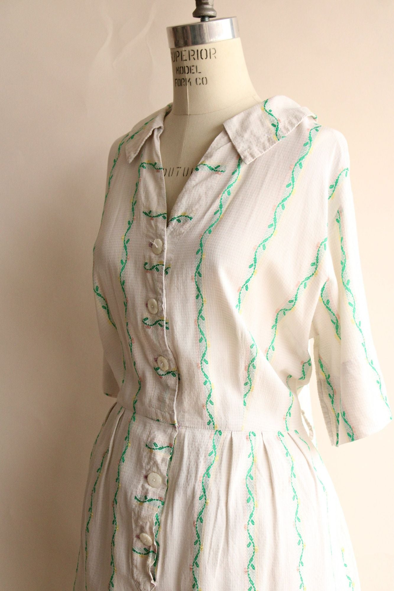 Vintage 1940s 1950s Volup Cotton Shirtwaist Dress with Pocket