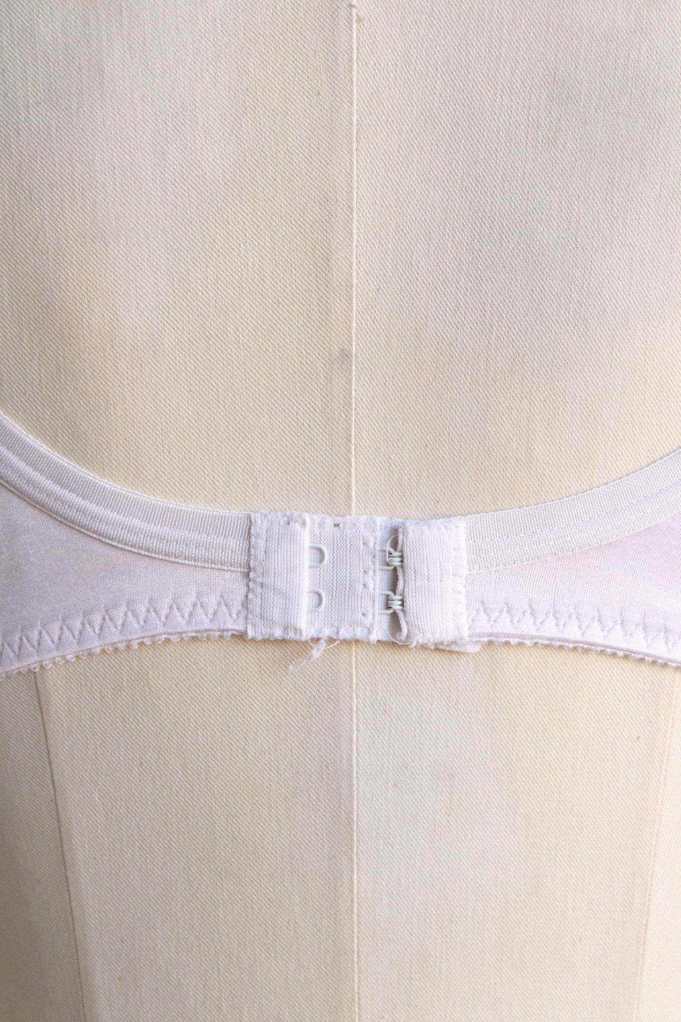 Vintage 1980s 1990s Bra, White 36B, Warners Lace Charmers, No Underwire,  Pin up Lingerie -  UK