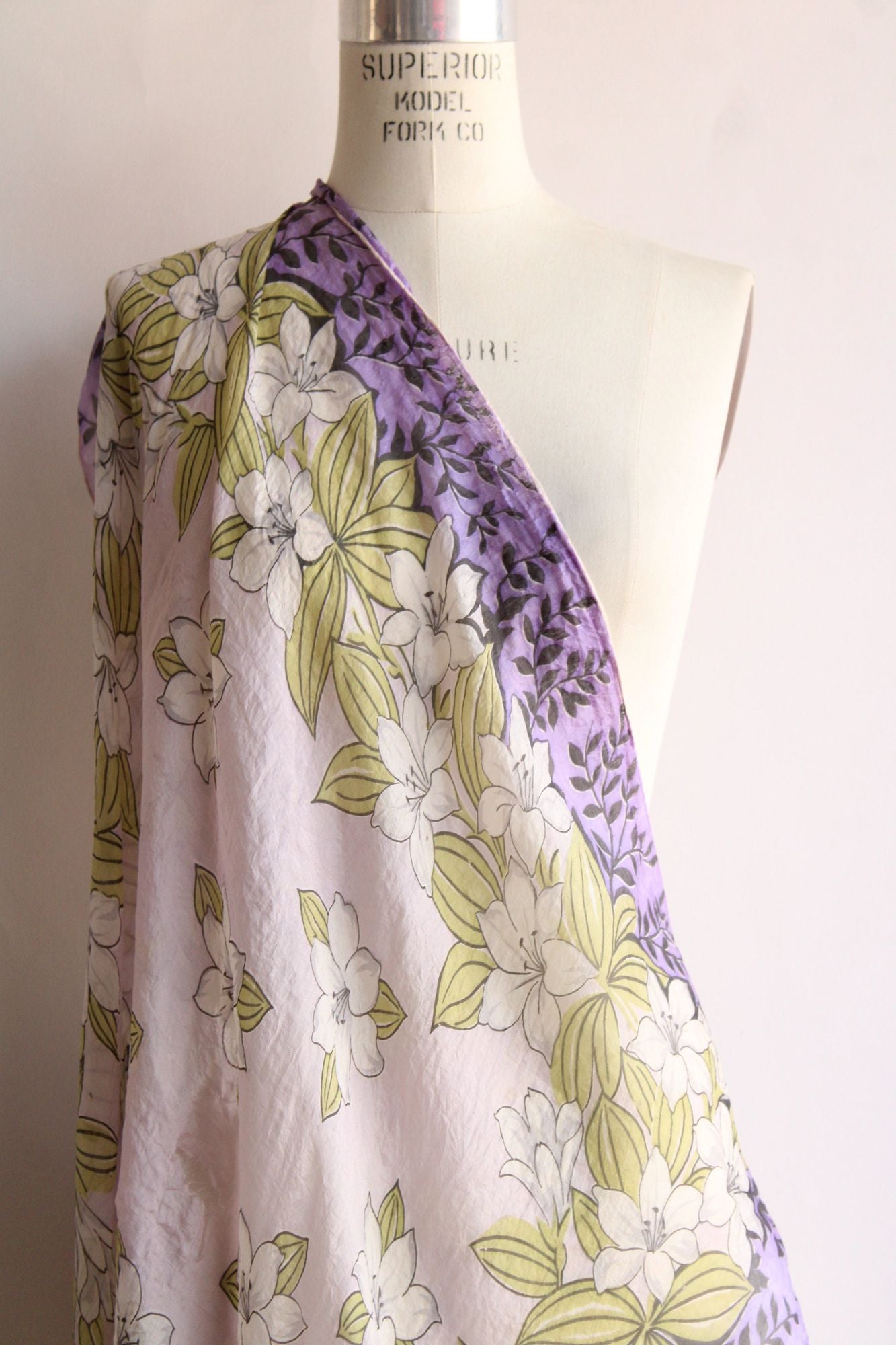 Vintage 1940s 1950s Silk Purple and Green Hibiscus Floral Print carfS