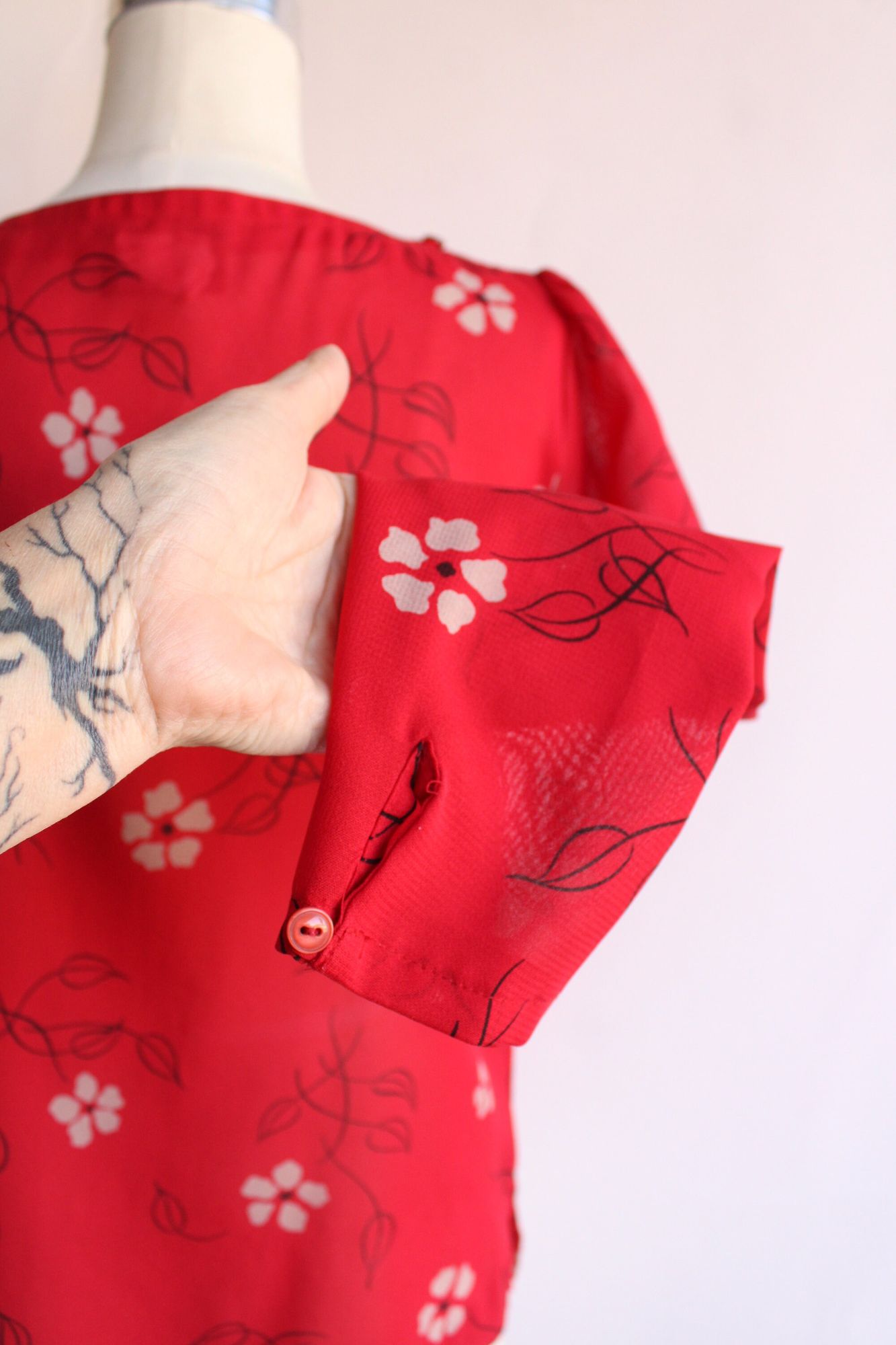 Vintage 1990s 2000s  Red and White Floral Print Blouse
