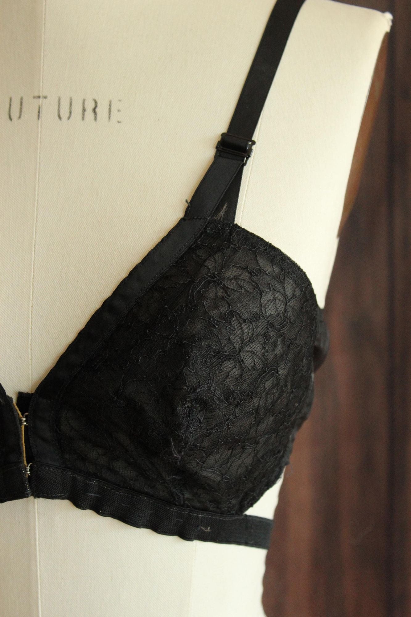 Vintage 1950s Gossard Sta Lo Black Lace Bar, 34B Deep V back with Girdle Hook
