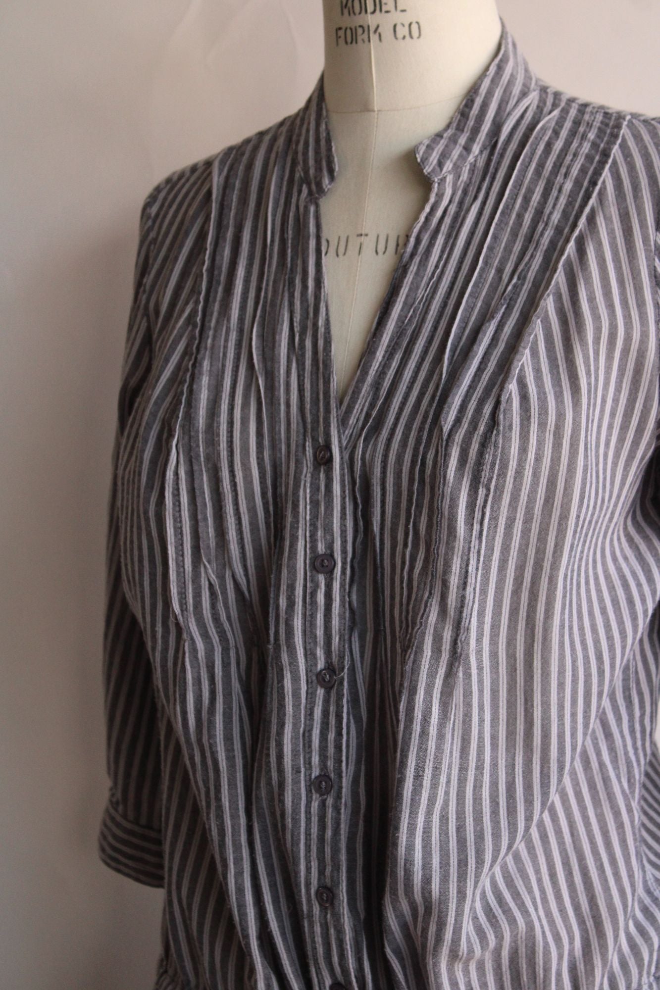 Mossimo Ladies Blouse, Size Large, Gray Pinstripe, Cuffed Sleeve, Cotton