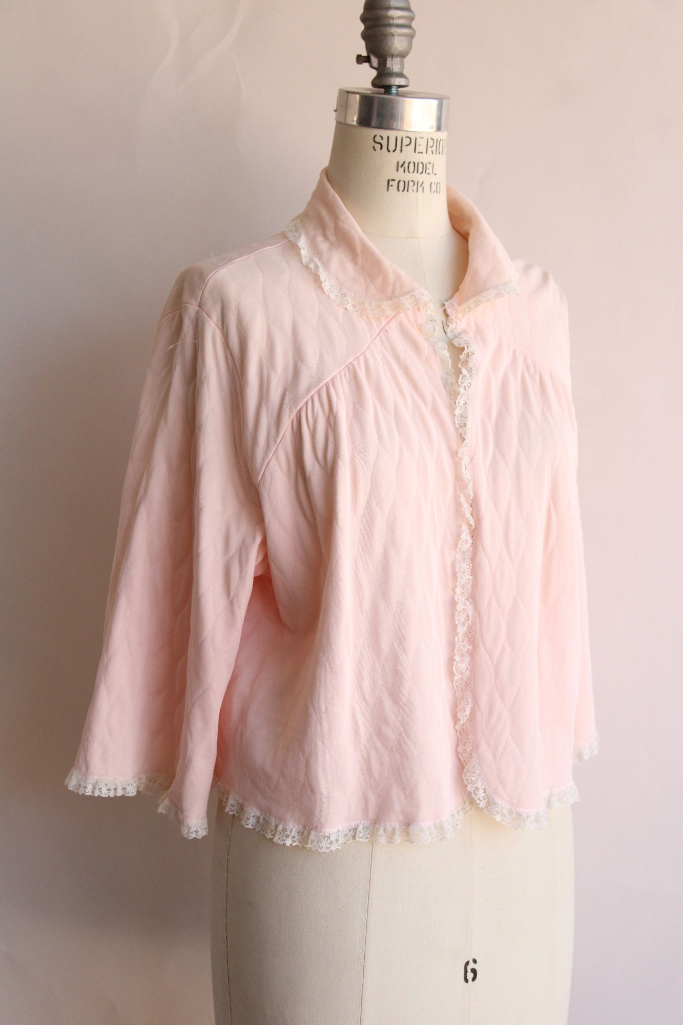 Vintage 1960s 1970s  Penneys Gaymode Pink Quilted Bed Jacket