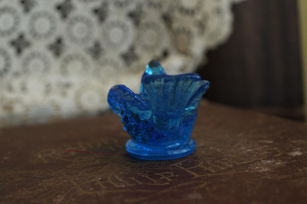 Vintage 1960s Kanawha Bermuda Blue Glass Bird Salt Cellar