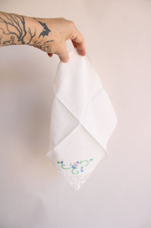 Vintage 1940s 1950s White Lace And Floral Embroidered Corner Handkerchief