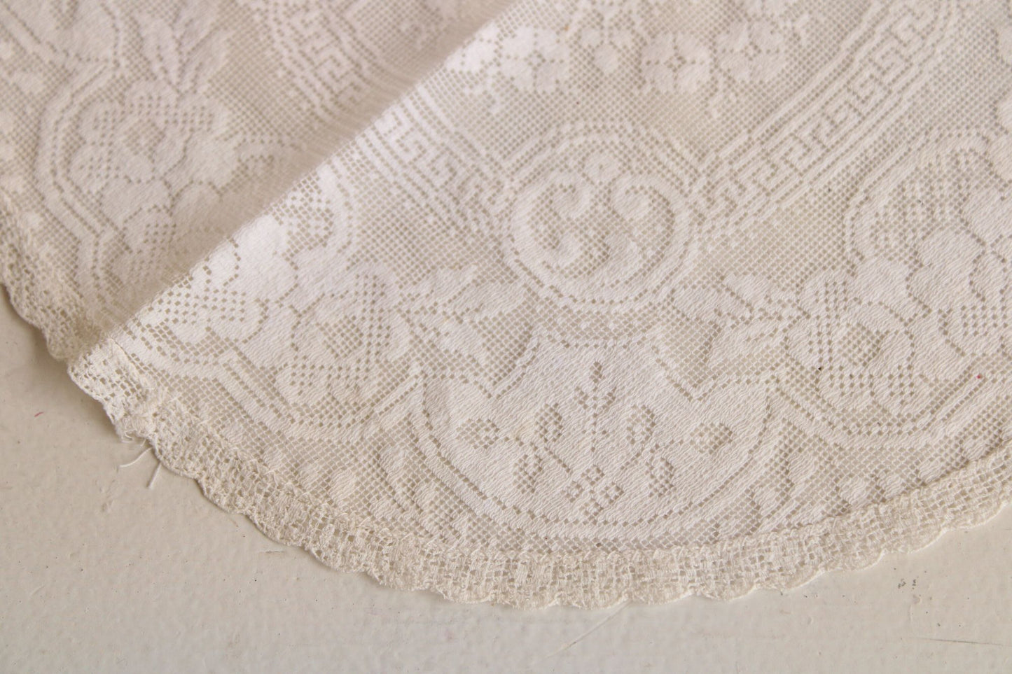 Vintage 1940s 1950s Round White Floral Lace Doily