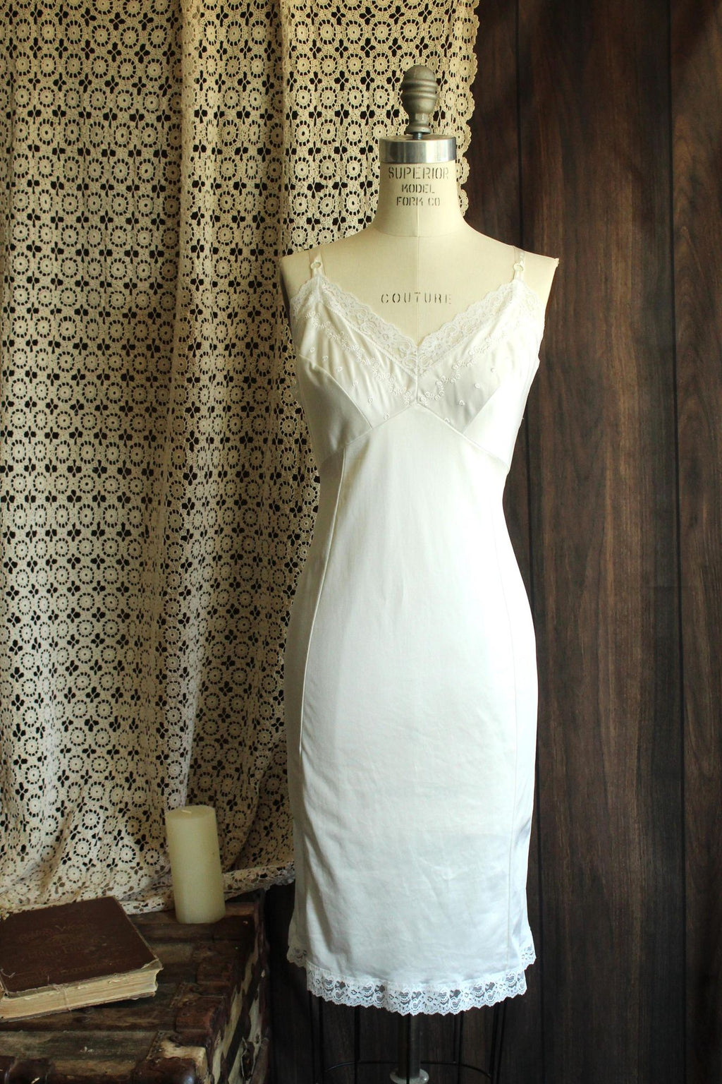 Vintage 1960s Volup Sears Doesn't Slip White Full Slip