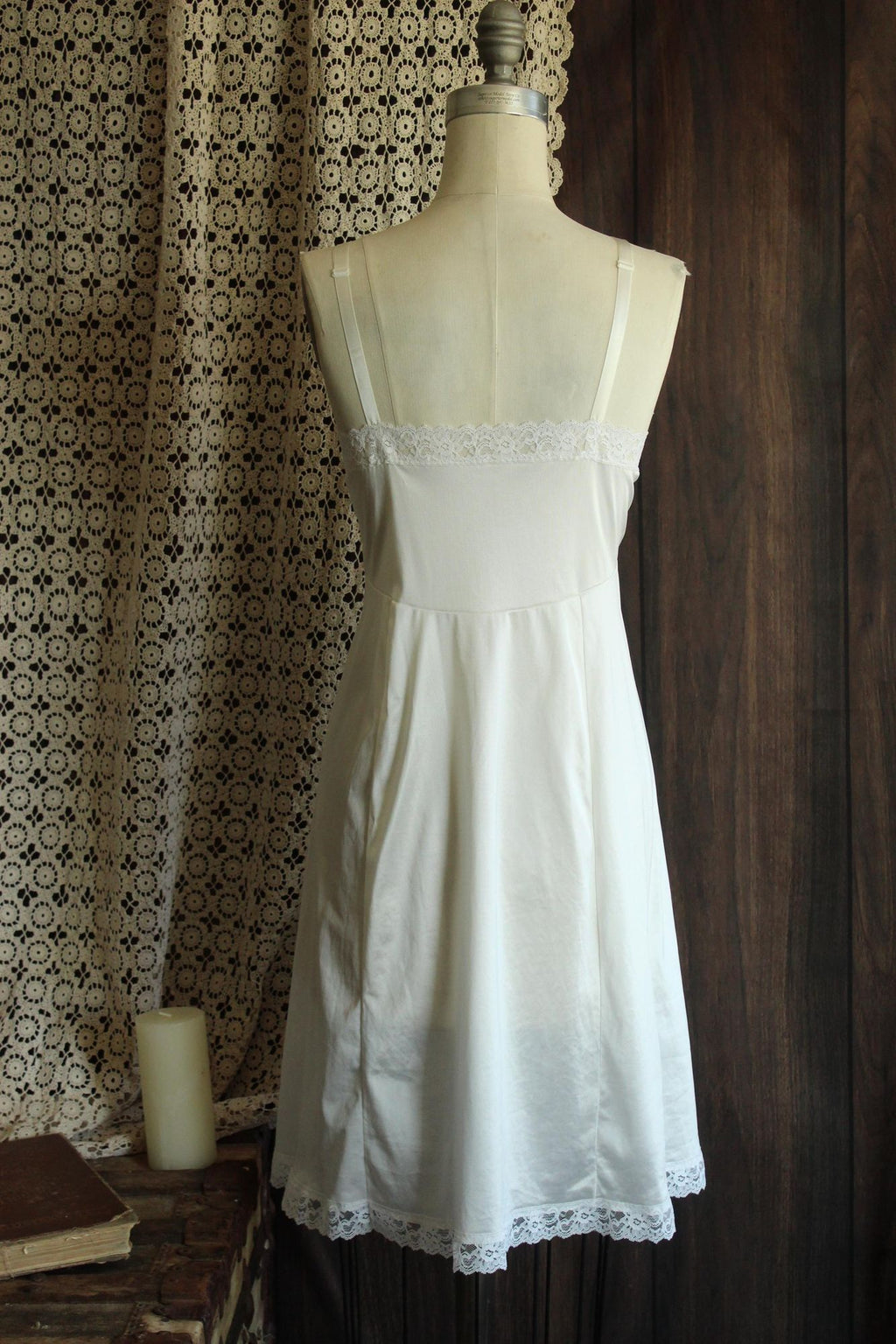 Vintage 1960s Volup Sears Doesn't Slip White Full Slip