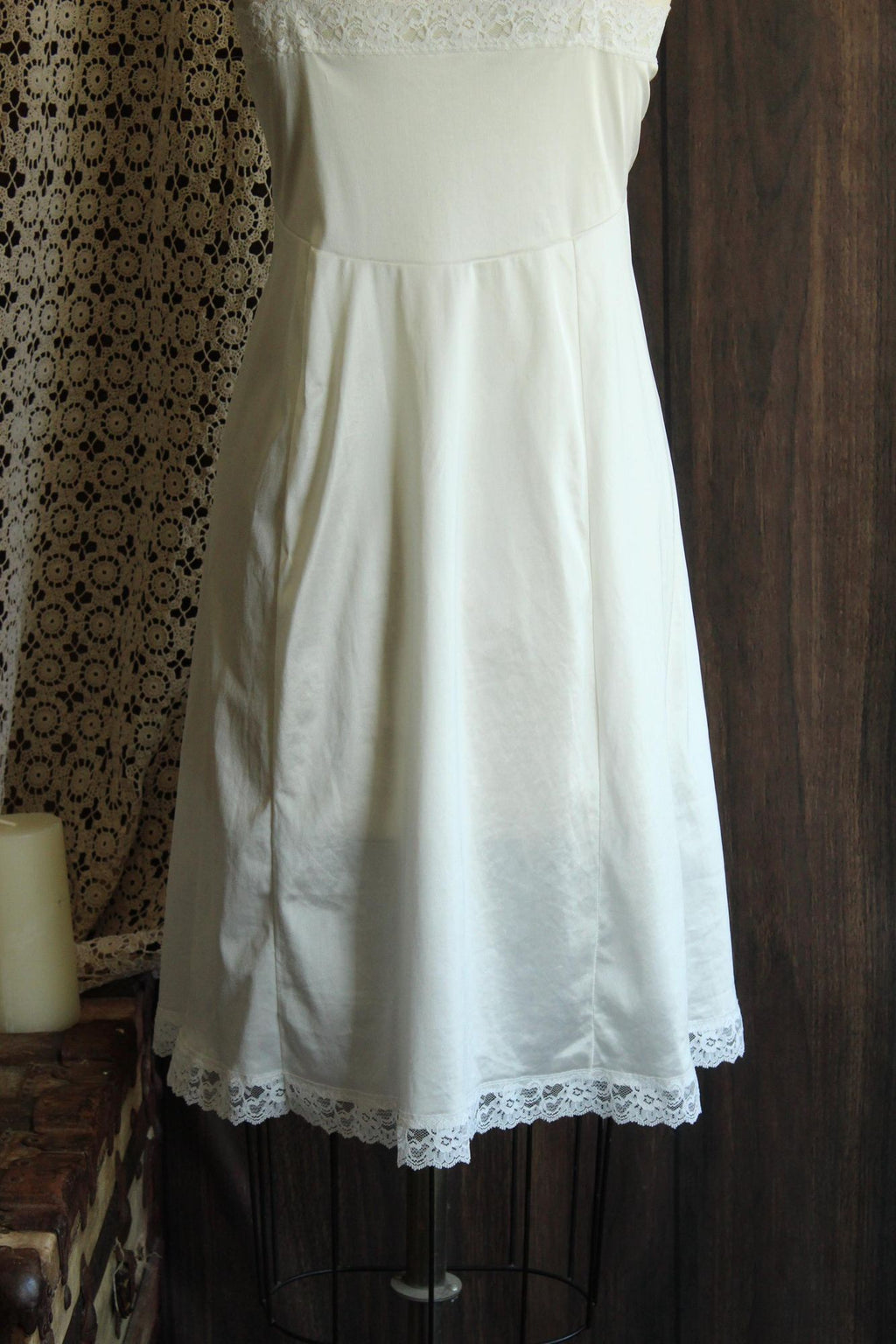 Vintage 1960s Volup Sears Doesn't Slip White Full Slip