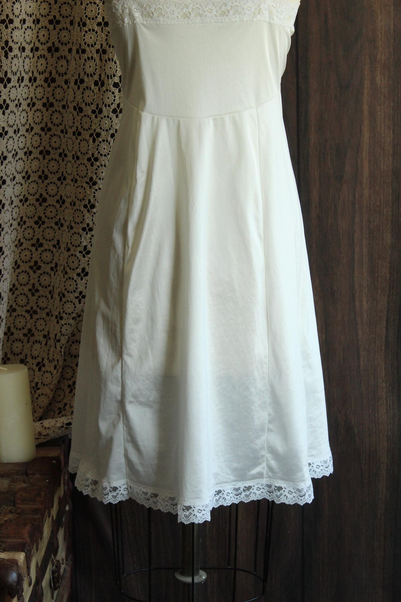 Vintage 1960s Volup Sears Doesn't Slip White Full Slip