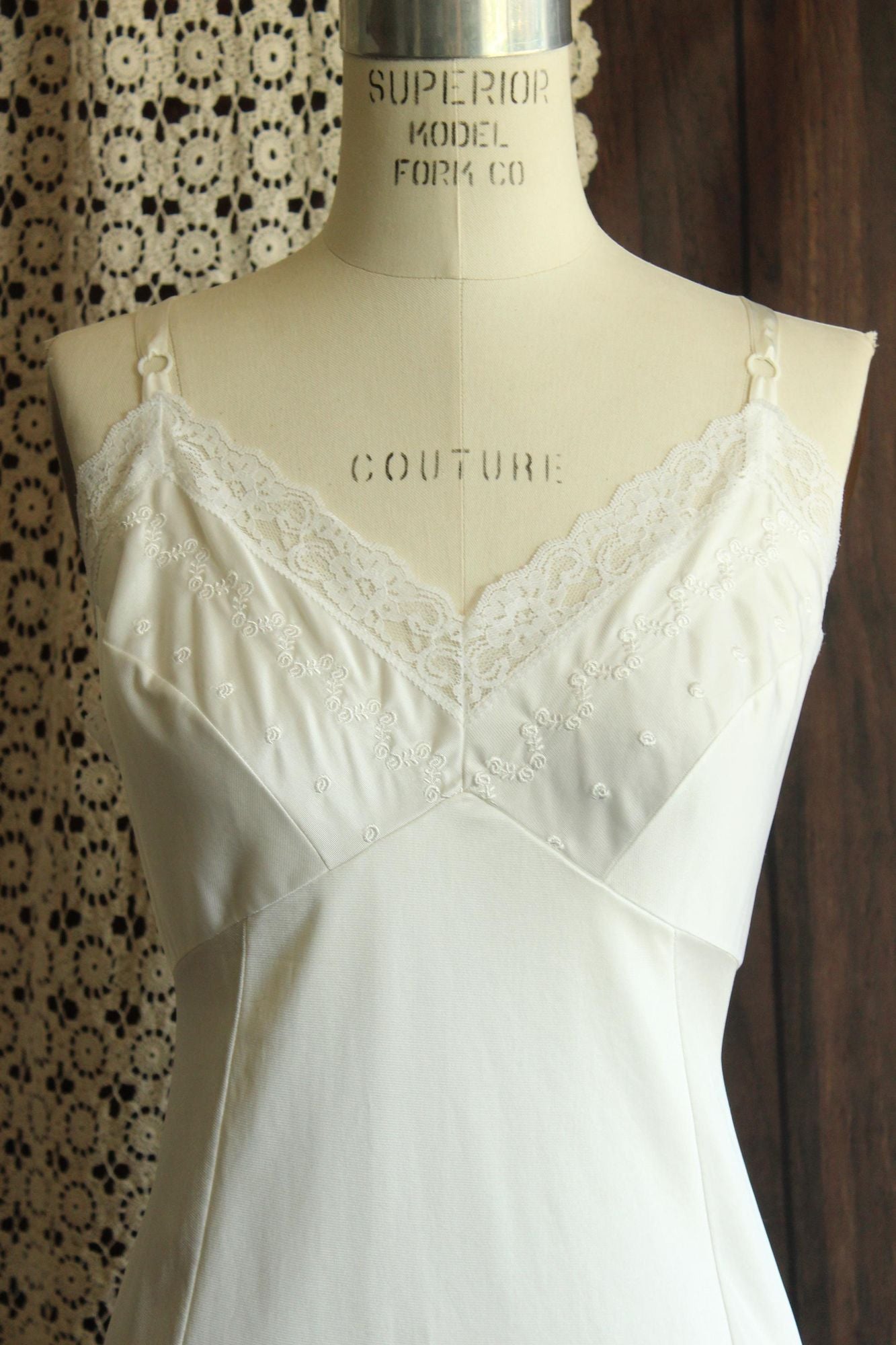 Vintage 1960s Volup Sears Doesn't Slip White Full Slip