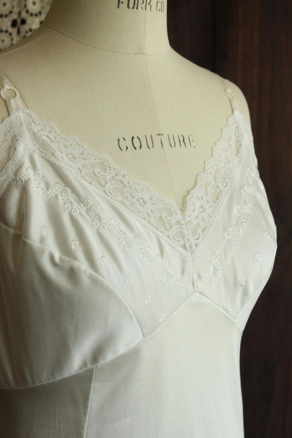 Vintage 1960s Volup Sears Doesn't Slip White Full Slip
