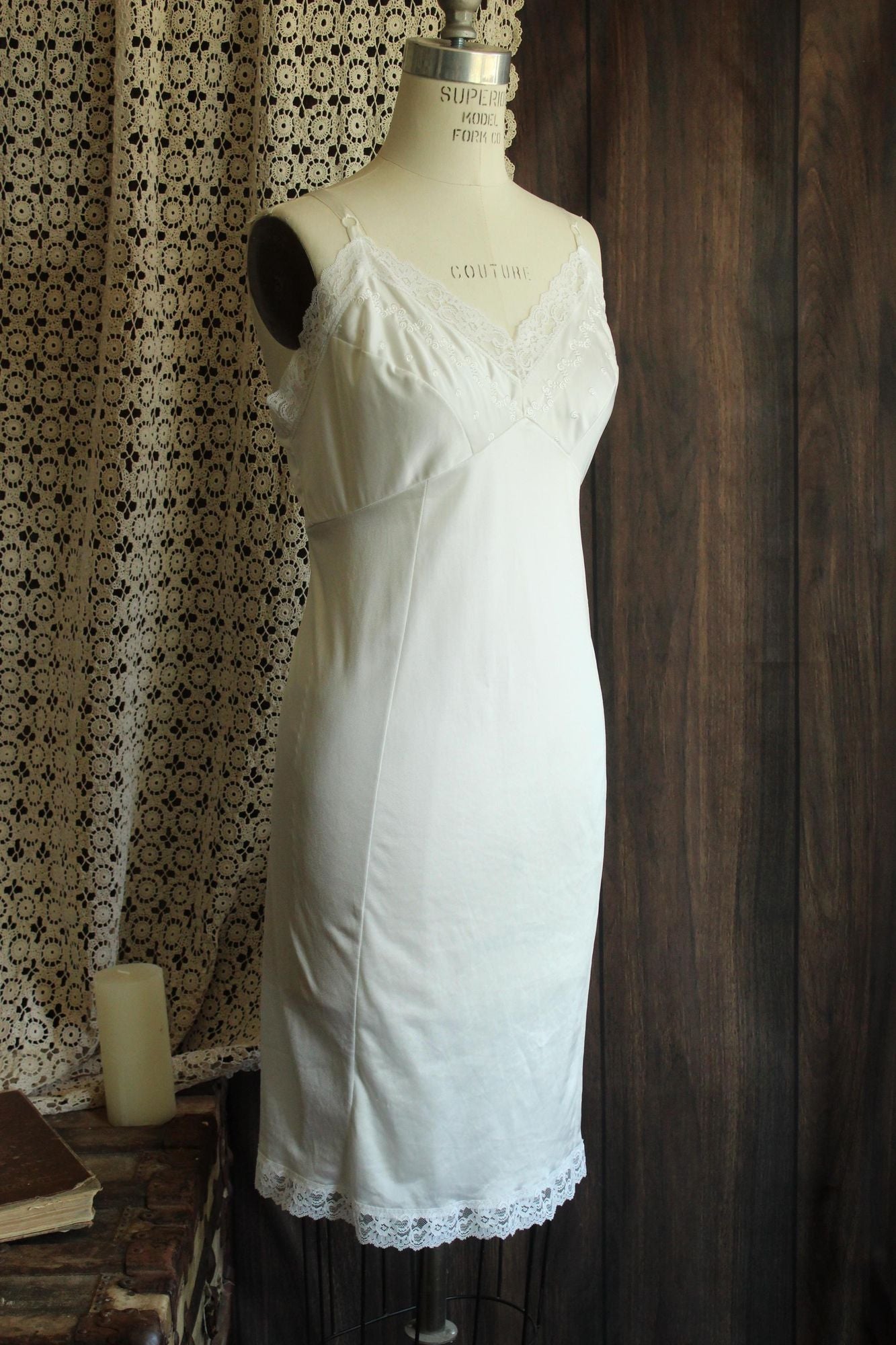 Vintage 1960s Volup Sears Doesn't Slip White Full Slip