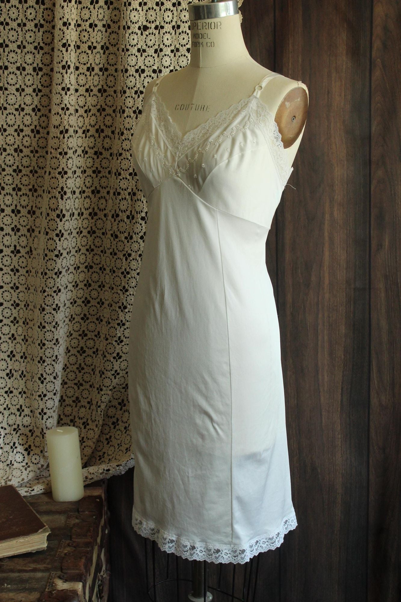 Vintage 1960s Volup Sears Doesn't Slip White Full Slip