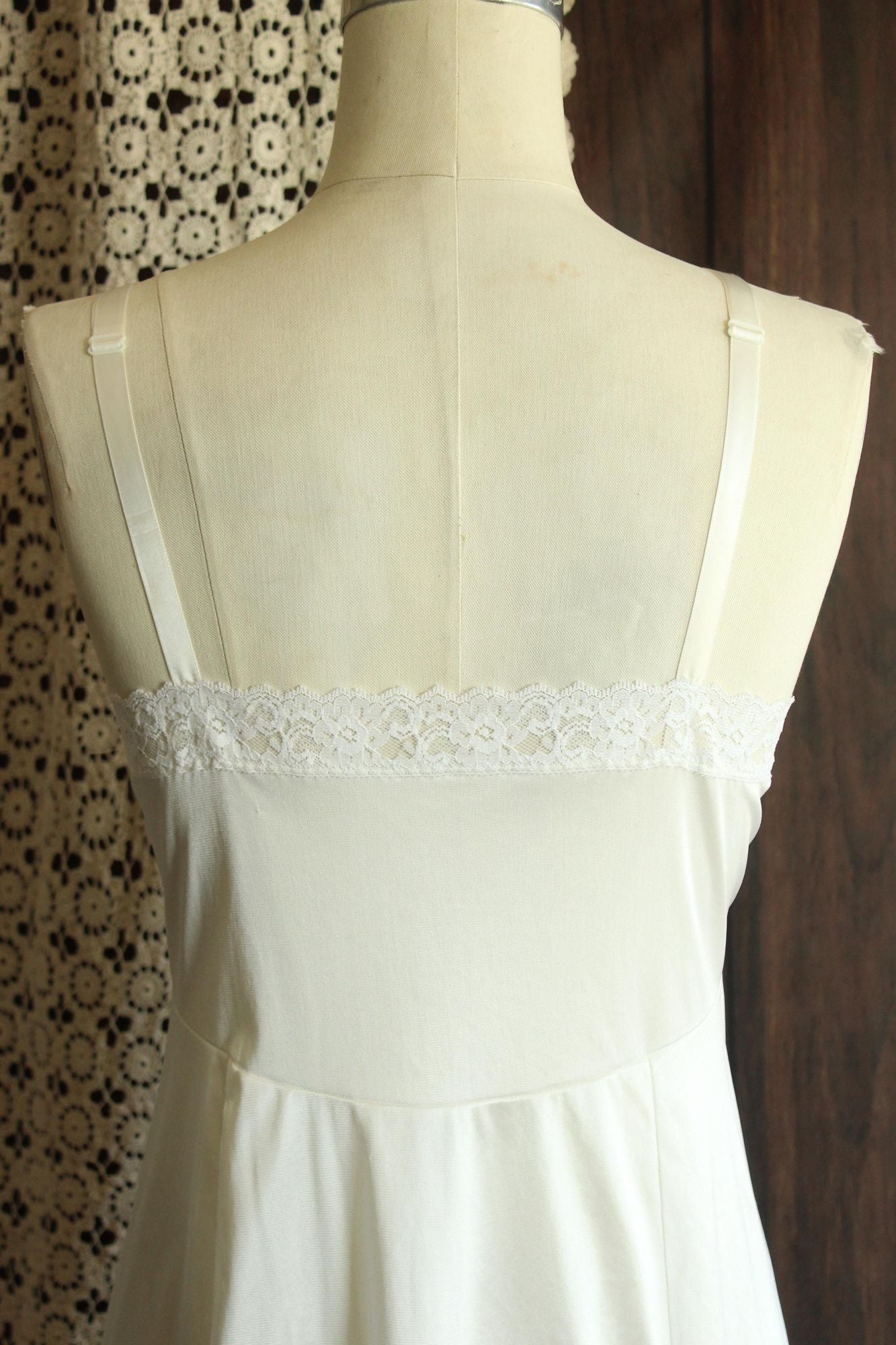 Vintage 1960s Volup Sears Doesn't Slip White Full Slip