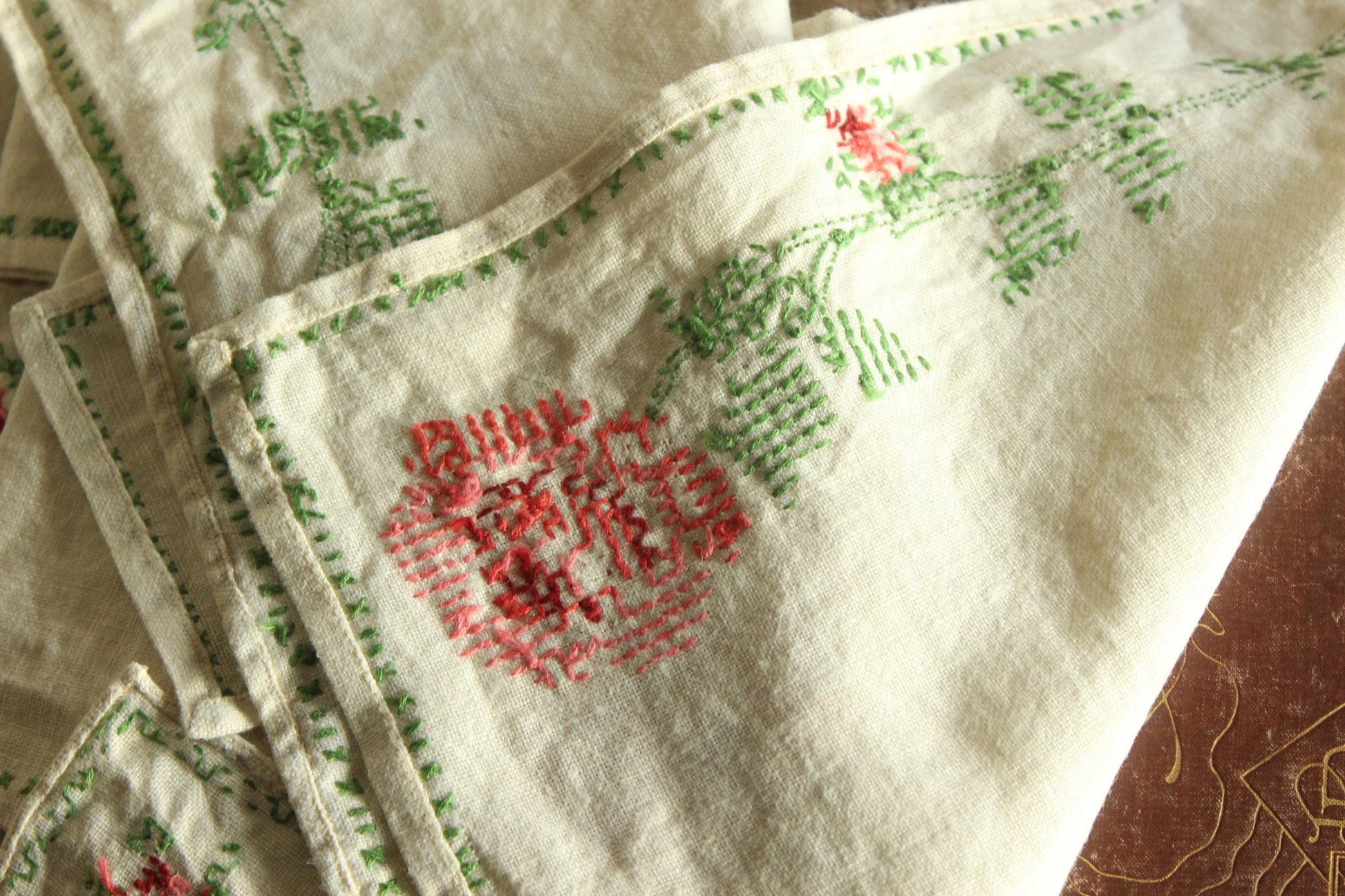 Vintage 1960s Rose Napkins, Coasters and Placemats Set