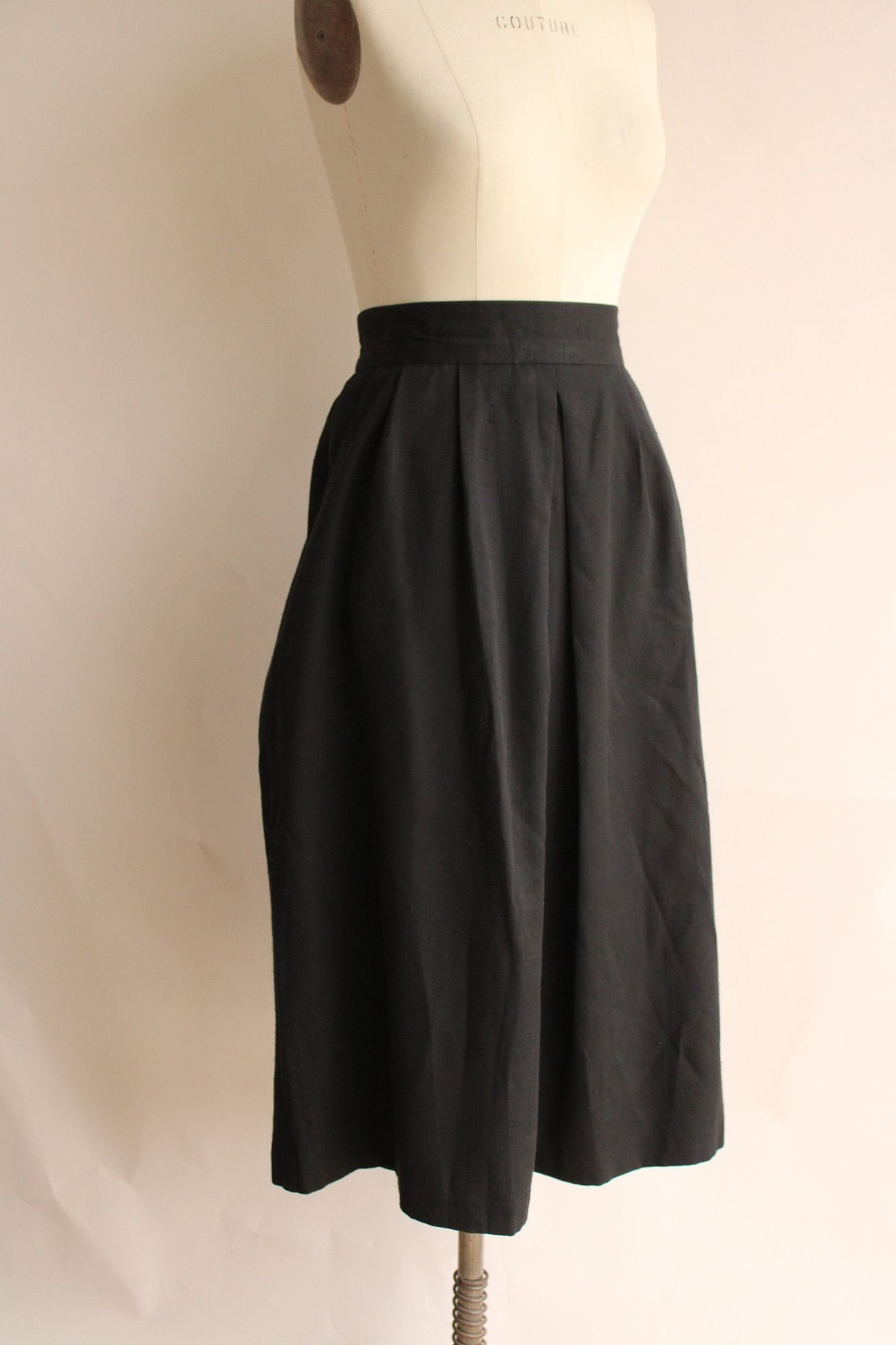 Vintage 1990s Black Pleated A Line Skirt with Pockets