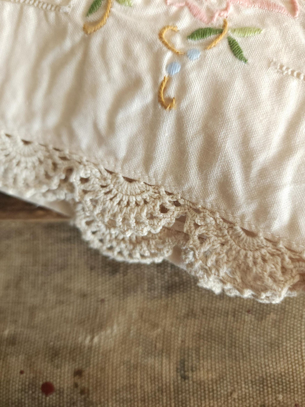 Vintage 1940s 1950s Tea Towel with Embroidered Flowers