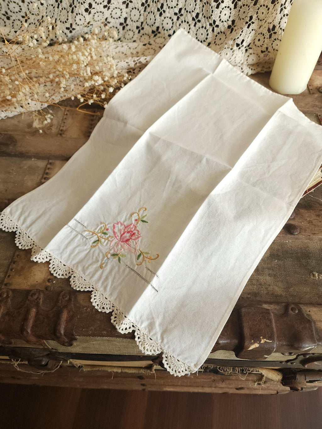 Vintage 1940s 1950s Tea Towel with Embroidered Flowers