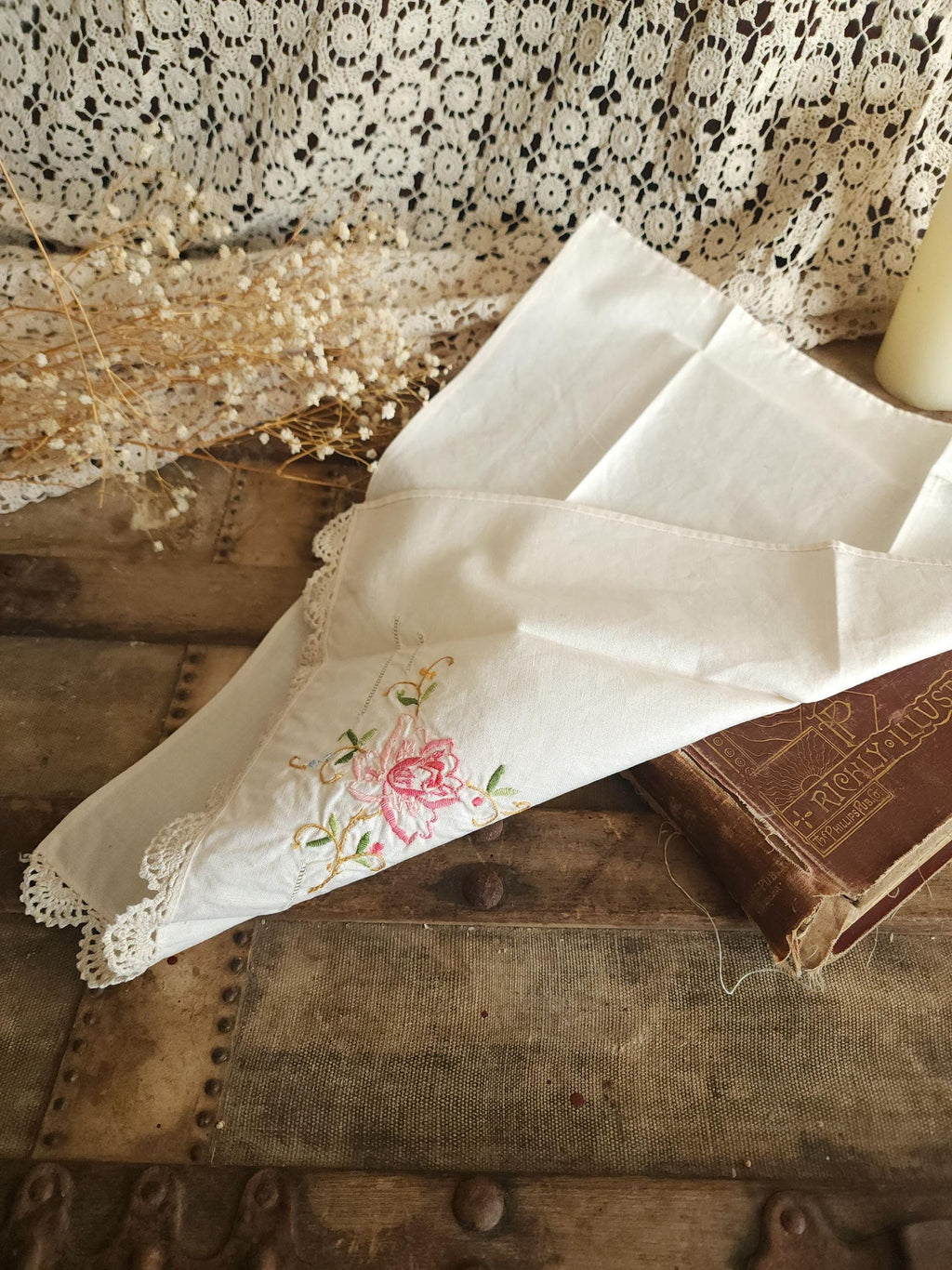 Vintage 1940s 1950s Tea Towel with Embroidered Flowers