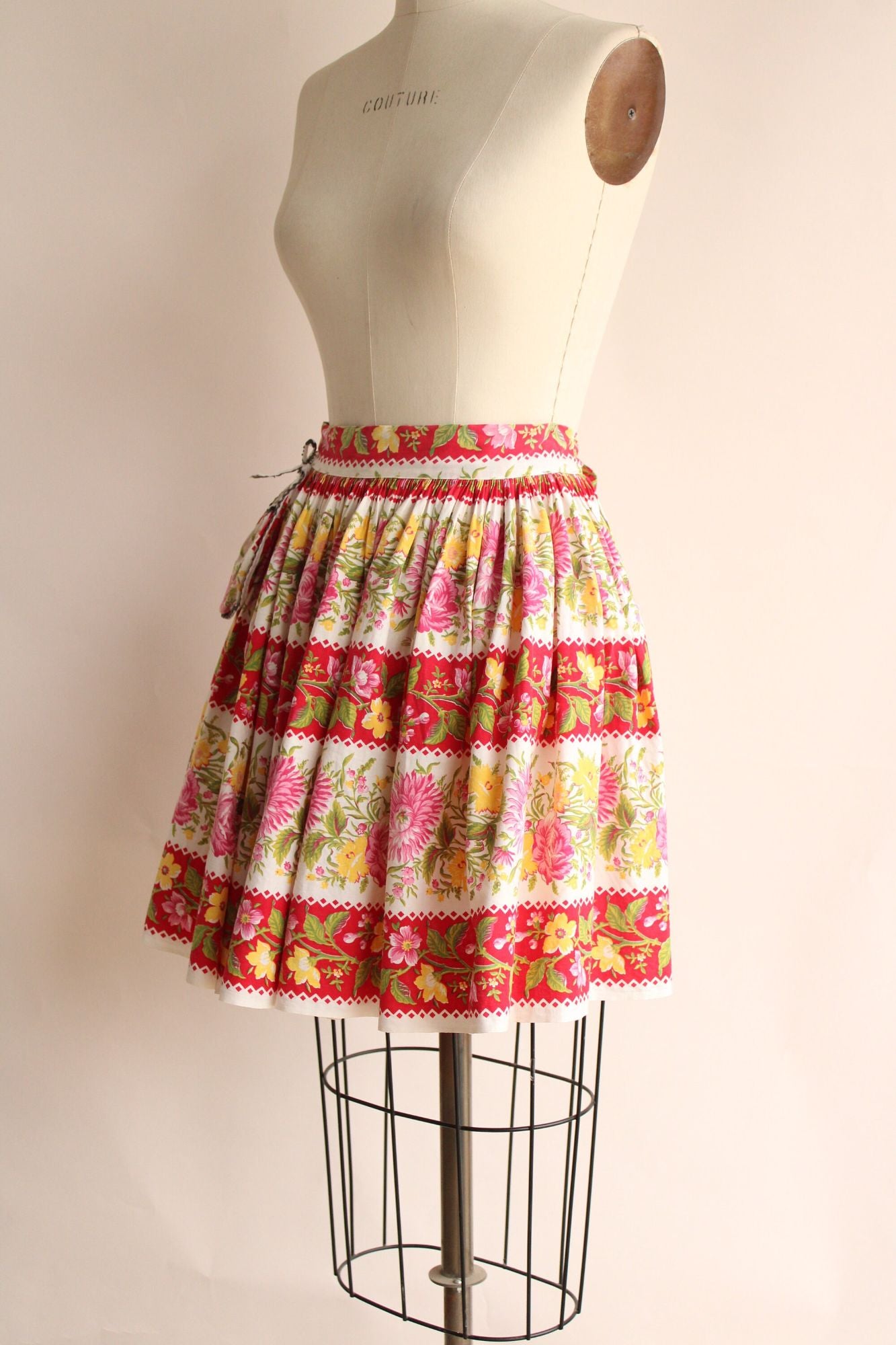 Vintage 1960s Pink and Yellow Rose Floral Print Cotton Half Apron with Pocket
