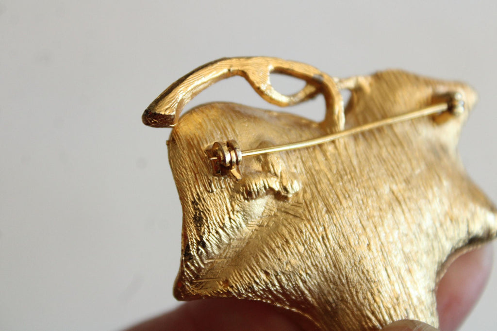 Vintage 1960s Gold Tone Leaf Brooch with Pink Rhinestones