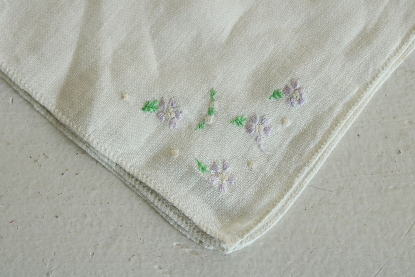 Vintage 1940s 1950s Embroidered Purple Flowers Handkerchief