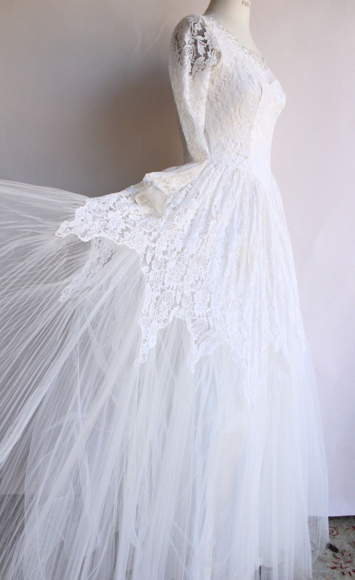 Vintage 1950s Winter White Lace and Tulle Wedding Dress